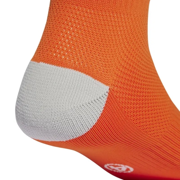 Adidas IB7821 jalkapallosäärystimet, väri oranssi